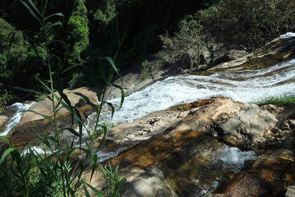 Rawana καταρράκτη στο Montain Σρι Λάνκα — Φωτογραφία Αρχείου