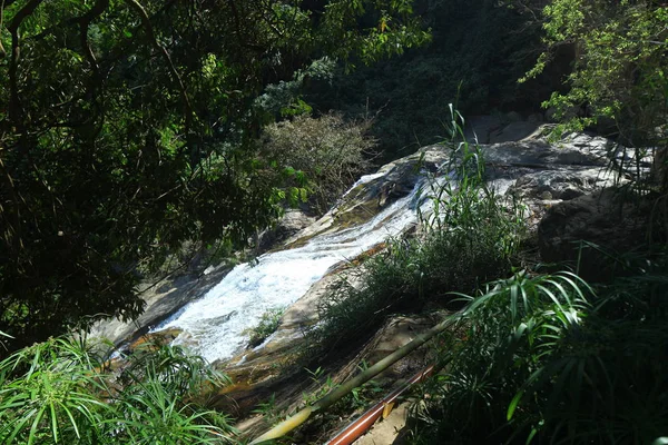 Cascada de Rawana en el monte Sri Lanka — Foto de Stock