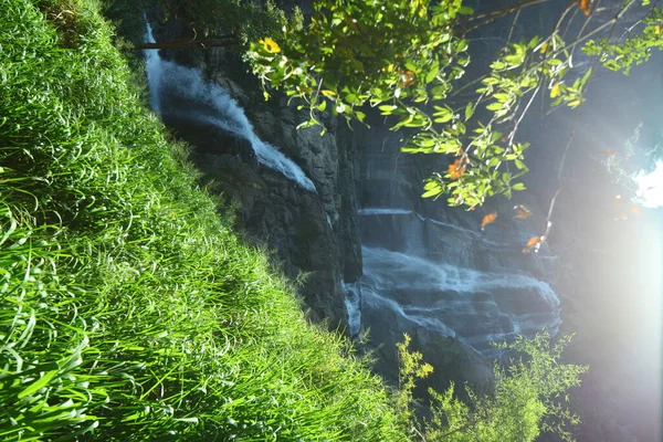 スリランカの山のラワナ滝 — ストック写真