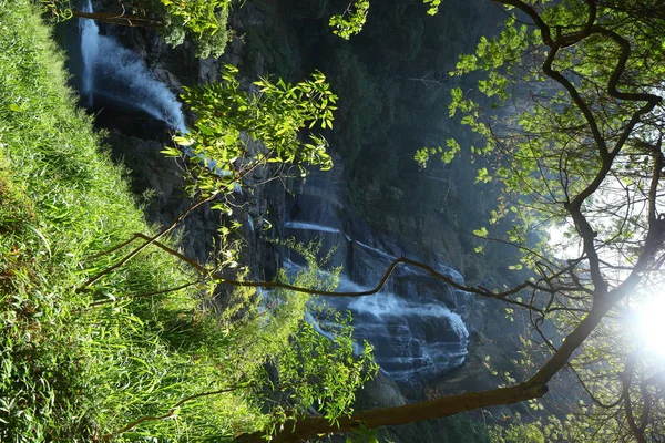 スリランカの山のラワナ滝 — ストック写真