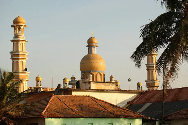 Шри Ланка Негомбо 2020 Минарет Мусульманской Мечети Против Неба — стоковое фото