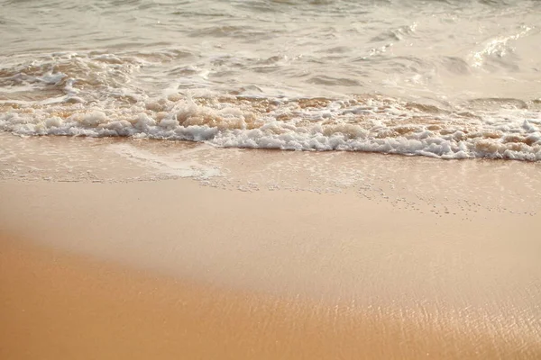 Espuma Branca Praia Oceano Tropical Arenoso — Fotografia de Stock