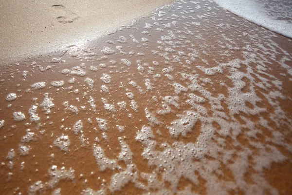 Espuma Branca Praia Oceano Tropical Arenoso — Fotografia de Stock