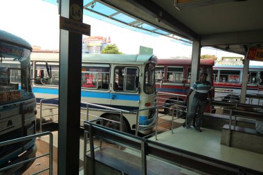 Halk Merkezi Şehir Otobüs İstasyonu. Sri Lanka, Negombo, 2020