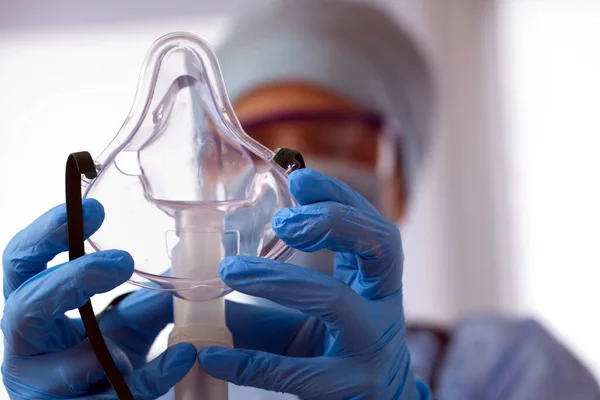 Doctor Protective Equipment Put Oxygen Mask Patient Diagnosis Coronavirus — Stock Photo, Image