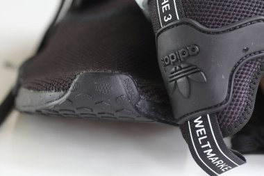 Yeni siyah spor ayakkabıları adidas model NMD _ R1.Belarus, Minsk, 2020