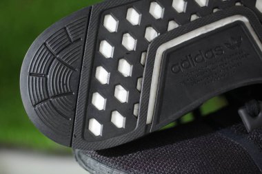 Siyah spor ayakkabıları adidas modeli NMD _ R1.Belarus, Minsk, 2020