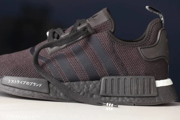 Schwarze Sportschuhe Adidas Modell Nmd Belarus Minsk 2020 — Stockfoto