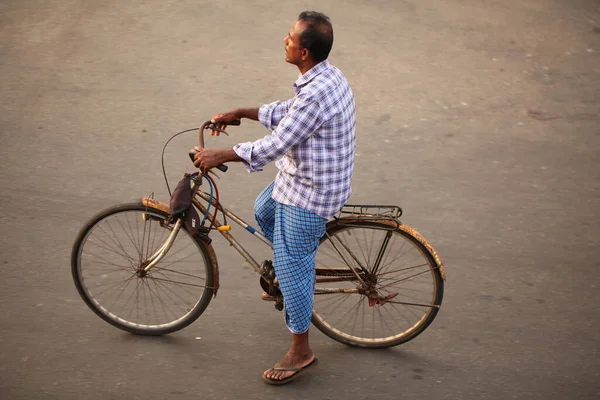 Azjatycka Rodzina Ciągu Dnia Jeździ Motocyklem Drodze Sri Lanka Negombo — Zdjęcie stockowe