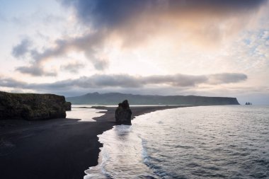 Arnardrangur yığın - bir turistik İzlanda '