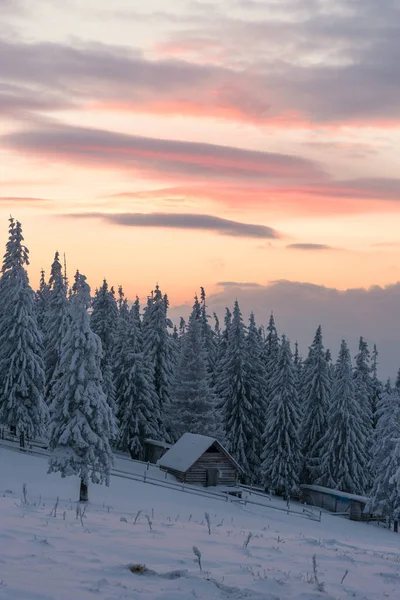 Winter landscape with wooden house in the mountains — Stock Photo, Image