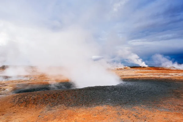 Geothermal area Namafjall with steam eruptions, Iceland, Europe — Stock Photo, Image