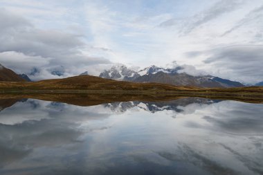 Dağ gölü Koruldi Gürcistan, Svaneti