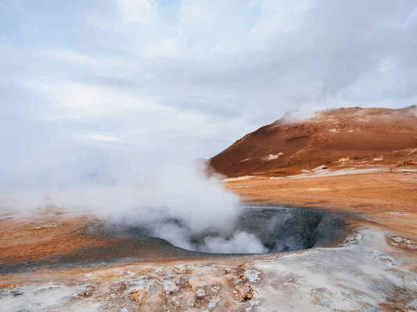 Geothermal area Namafjall with steam eruptions, Iceland, Europe — Stock Photo, Image