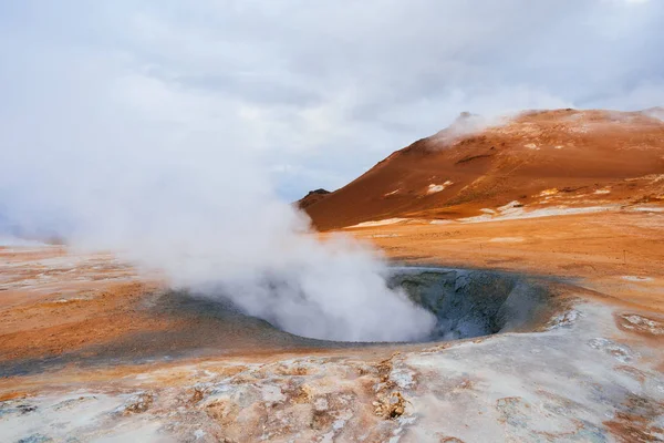 Geothermal area Namafjall with steam eruptions, Iceland, Europe — Stock Photo, Image