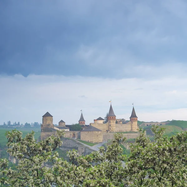 Середньовічна фортеця в Кам'янця-Подільського, Україна — стокове фото