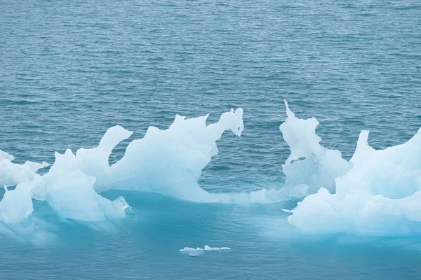 Jéghegy a jeges lagúna Jokulsarlon, Izland — Stock Fotó