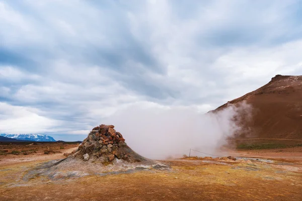Jeotermal alan Buhar patlamalar, İzlanda, Avrupa ile Namafjall — Stok fotoğraf