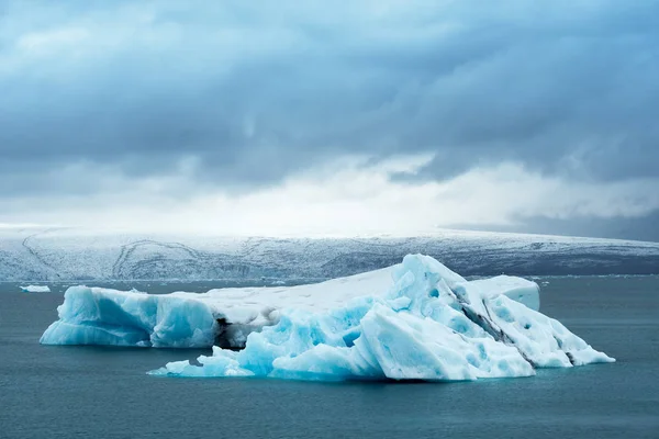 Jokulsarlon, 아이슬란드 빙하 연못에 빙산 — 스톡 사진