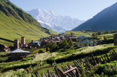 Yüksek dağ köyü Ushguli Svaneti, Gürcistan