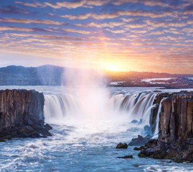 İzlanda'daki Selfoss şelale çağlayan