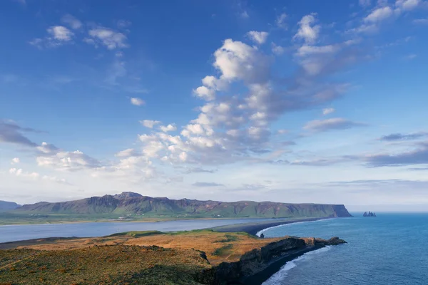 Dyrholaey cape - a tourist attraction in Iceland — Stock Photo, Image