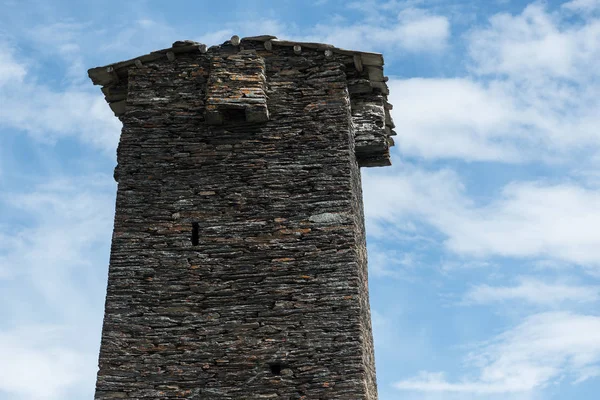 Old stone tower in the Ushguli community. — Stock Photo, Image