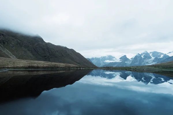 Mountain Lake Koruldi in Georgia, Svaneti — Stock Photo, Image