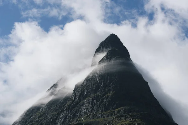 Innerdalstarnet Mount in Norway — Stock Photo, Image