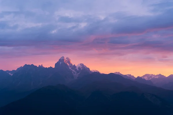 Ushba es el pico más hermoso del Cáucaso — Foto de Stock