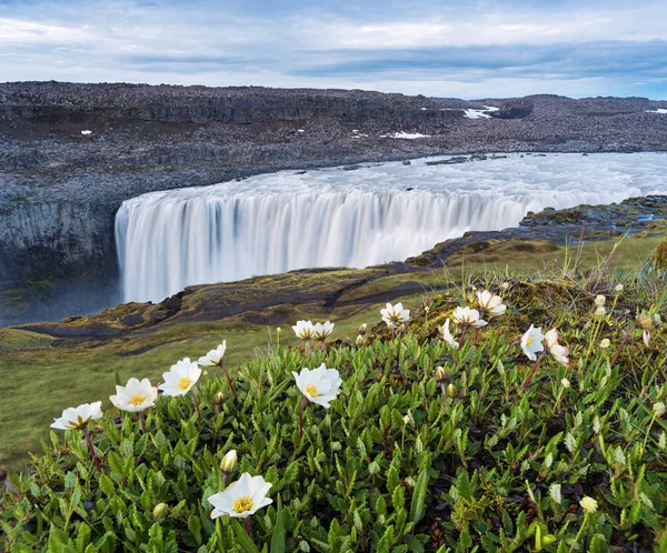 Landschap met waterval Dettifoss, IJsland — Stockfoto