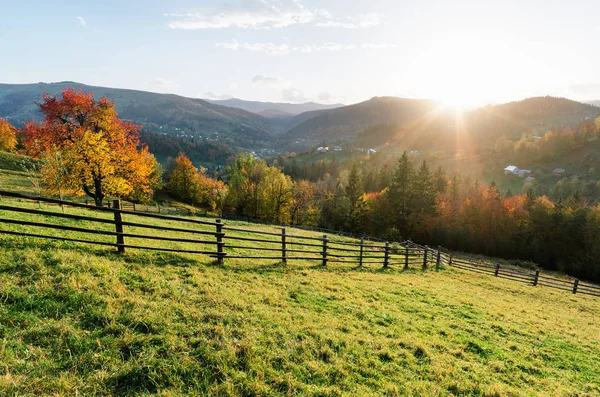 Autumn landscape in a mountain village — Stock Photo, Image