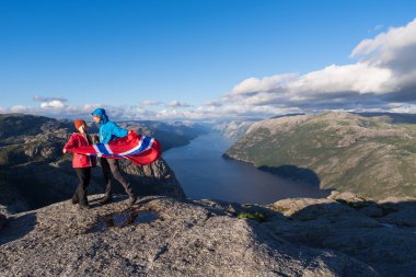 Yolu Preikestolen, Norveç