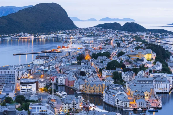 Alesund - la ciudad turística de Noruega — Foto de Stock