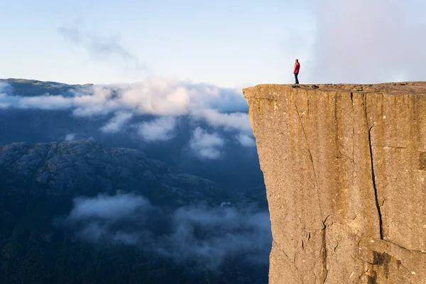 Preikestolen (Pulpit Rock) at Lysefjord, Norway — Stock Photo, Image