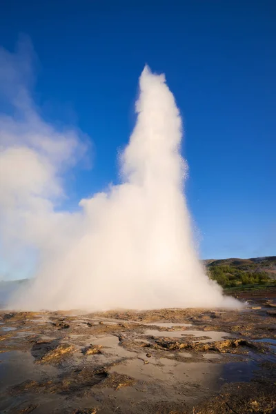Eruption of the geyser in Iceland — Stock Photo, Image