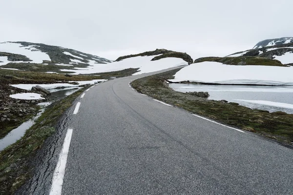 Bjorgavegen - strada di montagna in Norvegia — Foto Stock