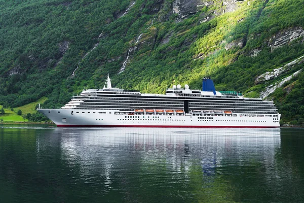 Cruise Liner in Norvegia — Foto Stock