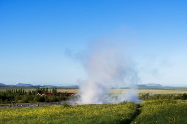 İzlanda'daki Geysir Şofben, patlama