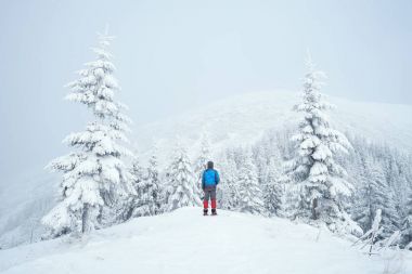 dağlarda trekking kış