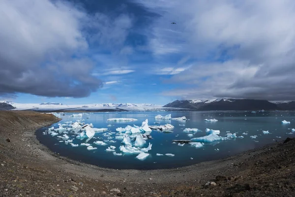Иокульсарлонская ледниковая лагуна в Исландии — стоковое фото