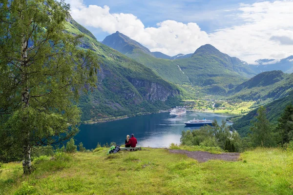 Coppia innamorata sogna una crociera in Norvegia — Foto Stock