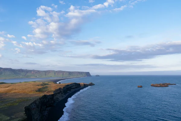 Dyrholaey 岬角 — — 冰岛旅游景点 — 图库照片