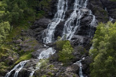 Şelale kadar yakın