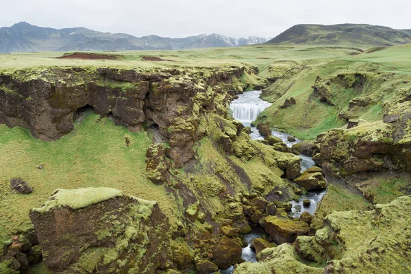 Paisaje de verano con río Skoga, Islandia — Foto de Stock