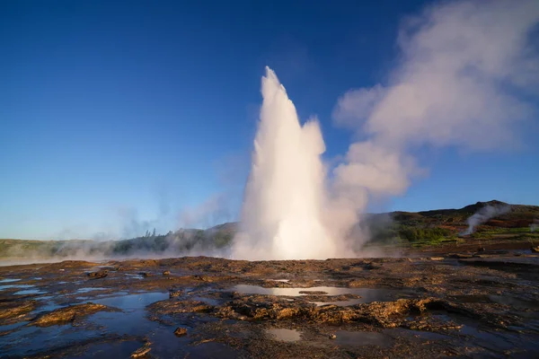 아이슬란드에서는 Geysir 간헐천의 분출 — 스톡 사진