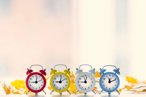 Quatro relógios de alarme vintage — Fotografia de Stock