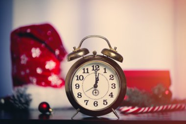 Çalar saat ve Noel süslemeleri