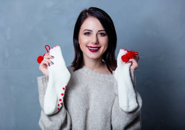Žena s vánoční ponožky — Stock fotografie
