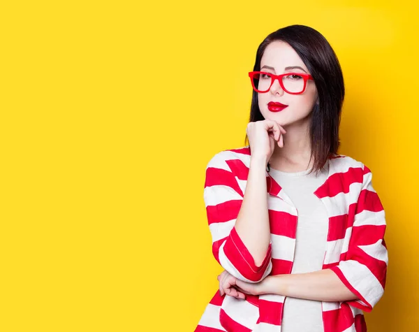 Stijl vrouw in glazen — Stockfoto